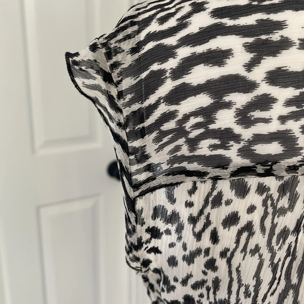 Banana Republic Vintage Animal Print Black/White Ruffled Sheer Sleeveless Blouse - Picture 6 of 8